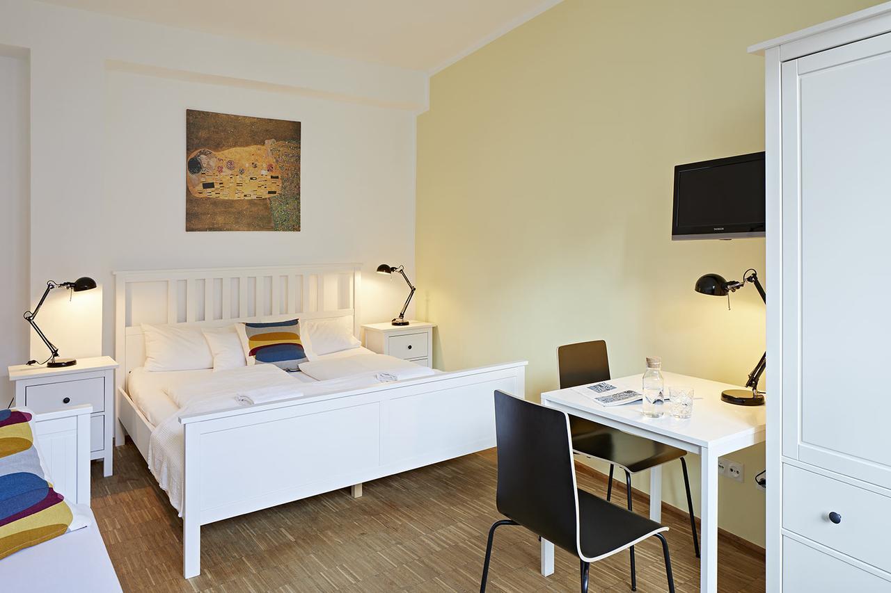 Nonstop Hotel Augsburg - Ubernacht - Hostelhotelhome Экстерьер фото